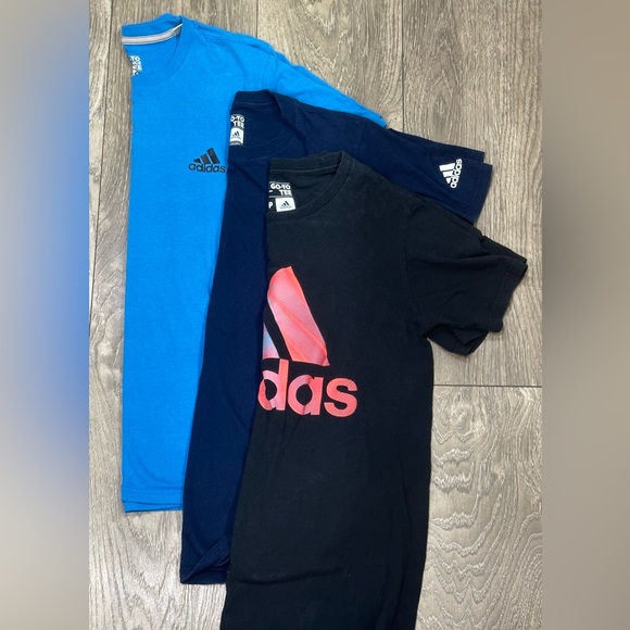 👕 Bundle of 3 Adidas Boys' T-Shirts - Size S 🌟 - Picture 6 of 7
